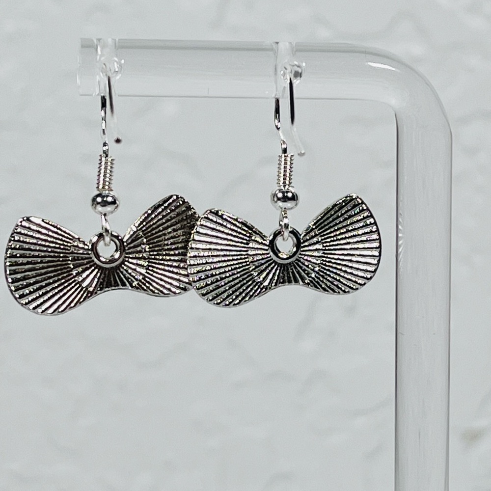 Bra & Ribbon Earrings - Picture 4 of 8